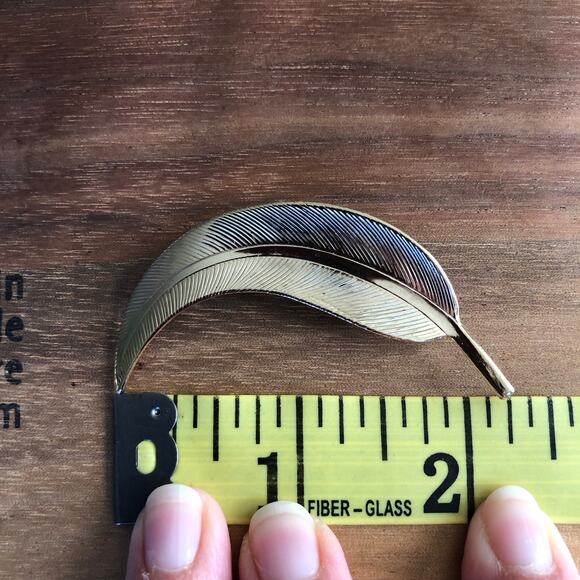 Vintage Gold-Tone Feather Leaf Brooch Pin 2.25" Textured Retro Minimalist - Picture 6 of 7